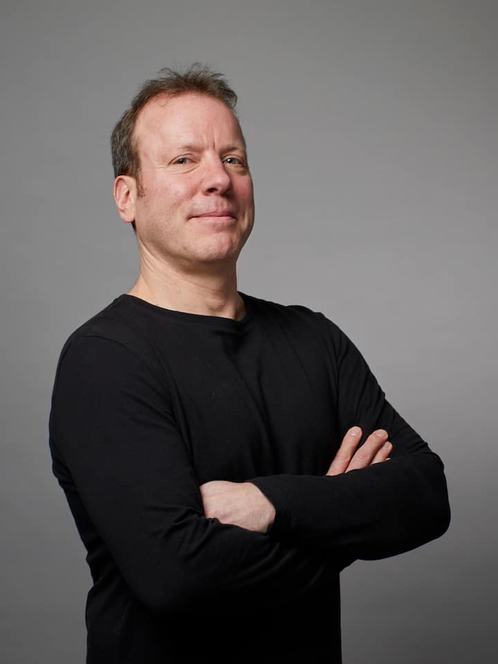 «Bitte nicht lächeln!» Autor Mario Güdel Beobachter Schlusspunkt