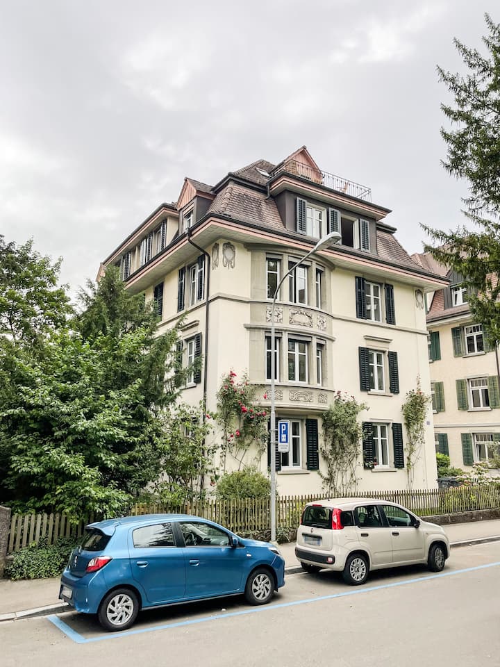 Die Investorin zahlte für dieses ältere Zürcher Haus 9,2 Millionen Franken. Danach wollte sie die Miete einer Dreizimmerwohnung von 1839 Franken auf 2794 Franken erhöhen – ohne Renovation.