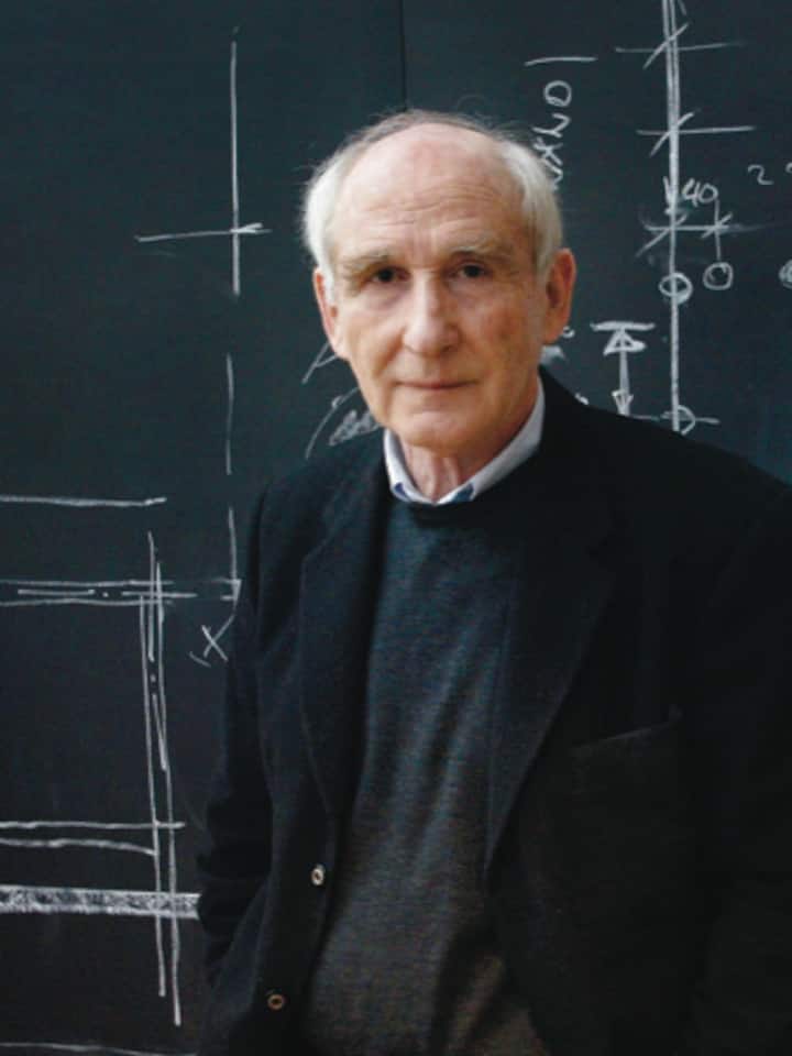 Der Schweizer Designer Kurt Thut in seiner Werkstatt