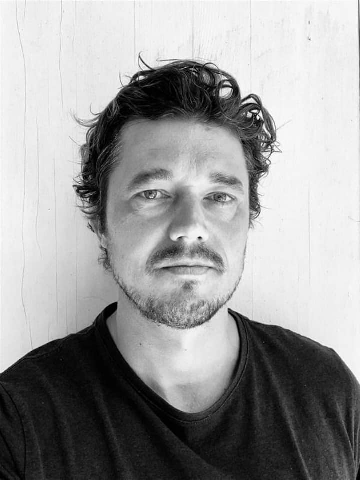 Patrick Armbruster, 46, Snowboard- Fotograf und Gründer von Absinthe Films, ist heute Mitinhaber von Hotels in Brasilien und Architektur-Fotograf. Er ist verheiratet und hat zwei Kinder.