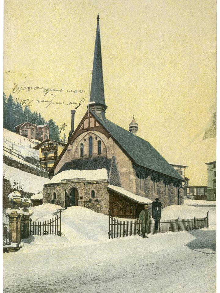 Die Englische Kirche in Davos Platz, wo die gesuchte Person M die Messe besuchte