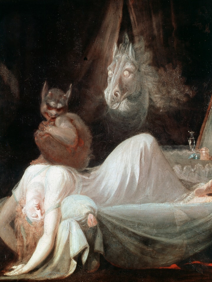 Ein dämonisches Wesen sitzt auf der Brust einer schlafenden Frau, im Hintergrund grinst ein weisser Pferdekopf hämisch herab. Das Bild «Der Nachtmahr» von Johann Heinrich Füssli wurde 1781 erstmals an der Londoner Royal Academy präsentiert.