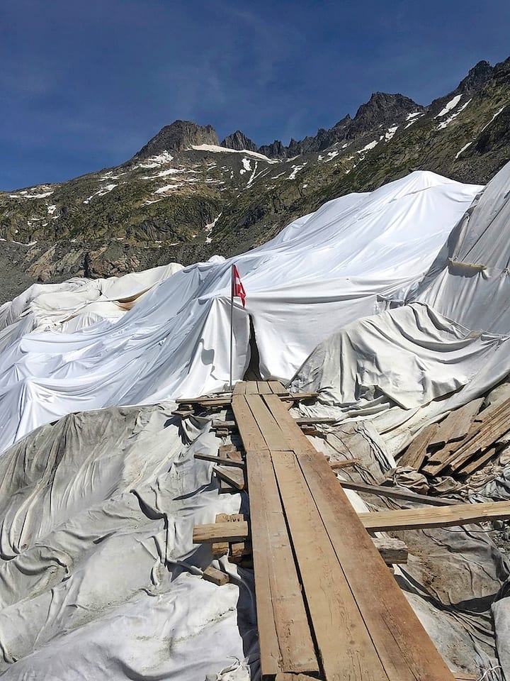 Aussichtspunkt «Belvédère» am Furka mit Blick auf die verbliebenen Eismassen
