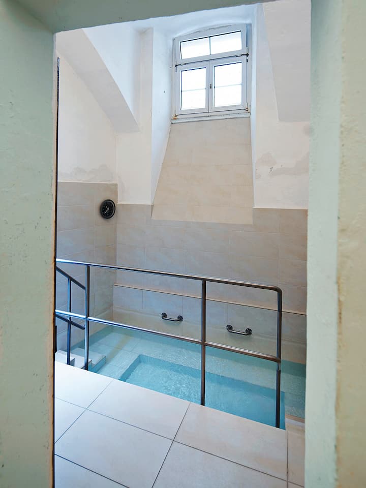 Wannenbäder im Keller des Hotels «Blume» in Baden AG