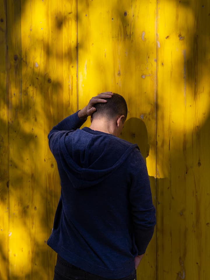 Florian Holm*, Opfer häuslicher Gewalt