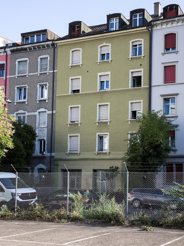 Foto: Stefan Bohrer, Basel, 8.9.26: Mietwucher in Basel für den Beobachter. Haus an der Färberstrasse 5 in Basel.