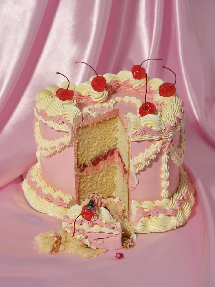 Warum eine Ostschweizer Familie 15 Millionen Franken weggibt Angeschnittene Torte auf Seidentuch - Sie haben Millionen auf dem Konto. Doch dann beschliessen Eltern und Kinder gemeinsam: Wir geben dieses Geld ab. Und merken bald, dass sie Hilfe brauchen