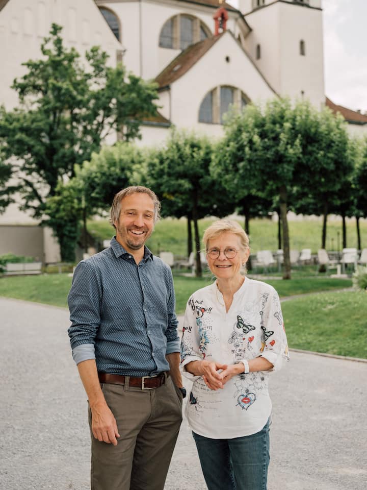 Hampi Budmiger und Verena Gantner - Auf dem Land fehlen die Hausärztinnen, ein massives Problem für die Grundversorgung. In Muri AG war es die Gemeinde leid, auf Lösungen zu warten und gründete eine eigene Praxis. Ist das die Lösung gegen den Ärztemangel