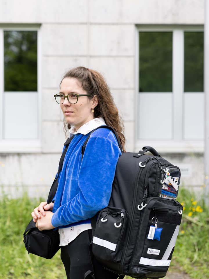 Wird eine Frau attackiert, sichert die Forensic Nurse die Spuren Malaika Vetter im Porträt - Opfer von sexueller und häuslicher Gewalt zögern oft, zur Polizei zu gehen. Forensic Nurses dokumentieren die Verletzungen – auch ohne Anzeige. Auf Schicht mit Malaika Vetter