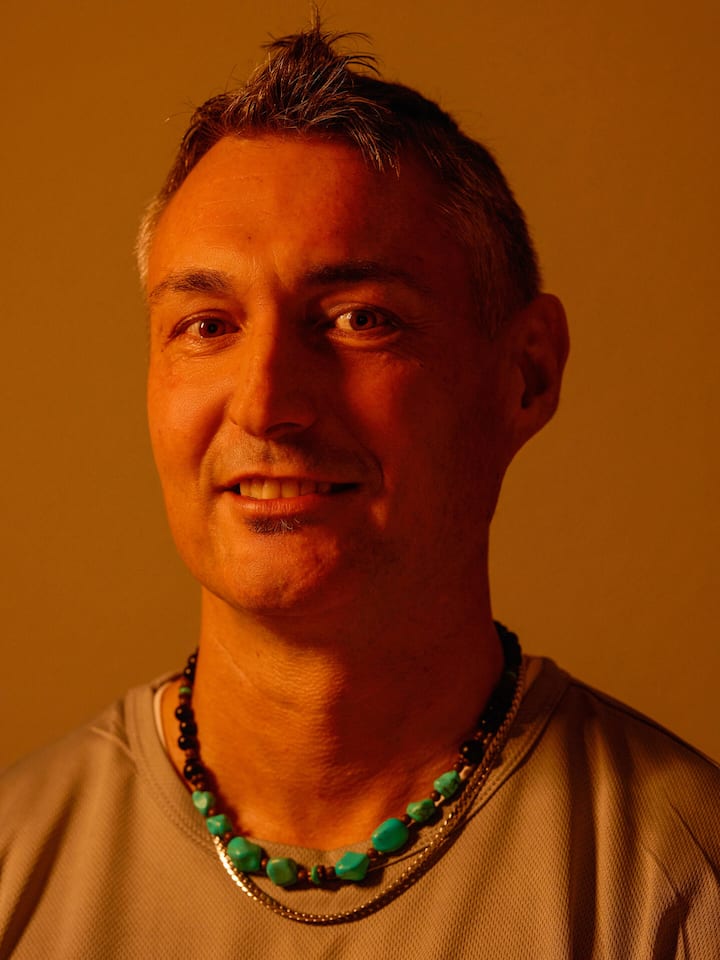 Portrait von Pascal Bassi, fotografiert im Mai 2026 für den Beobachter 13/2026: SOS-Digital - SOS-Sommergeschichte: Gegen den digitalen Ausschluss