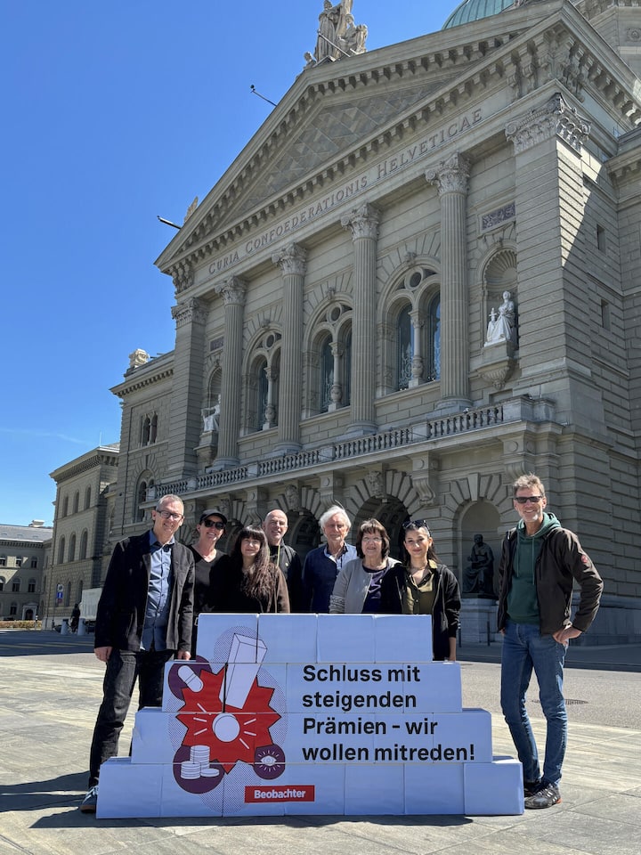 Am Donnerstag am frühen Nachmittag wird im Bundeshaus in Bern die Beobachter-Petition «Schluss mit steigenden Prämien – wir wollen mitreden!» übergeben. Mit dabei: 10 Leser:innen des Beobachters. Ausserdem u.a. Beobachter Chefredaktor Dominiqu…