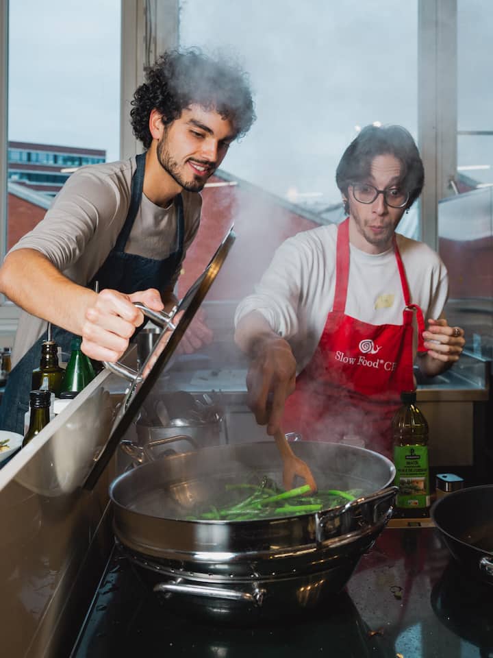 Impressionen der Foodsave-Kitchen-Challenge in Zürich
im Bild: Marwan und Ale vom Team Crossing the Garden - a Vegan Experience