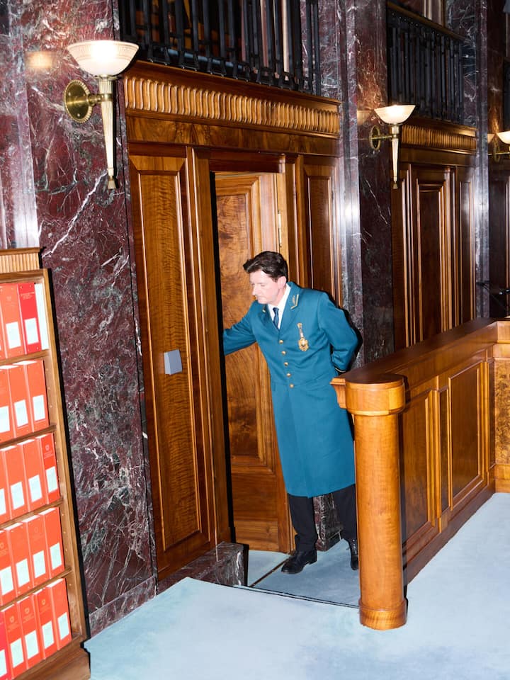 Bundesgericht Lausanne, Innen und Aussenaufnahmen, 150 Jahre Bundesgericht.
Chefweibel Jérôme Eltschinger