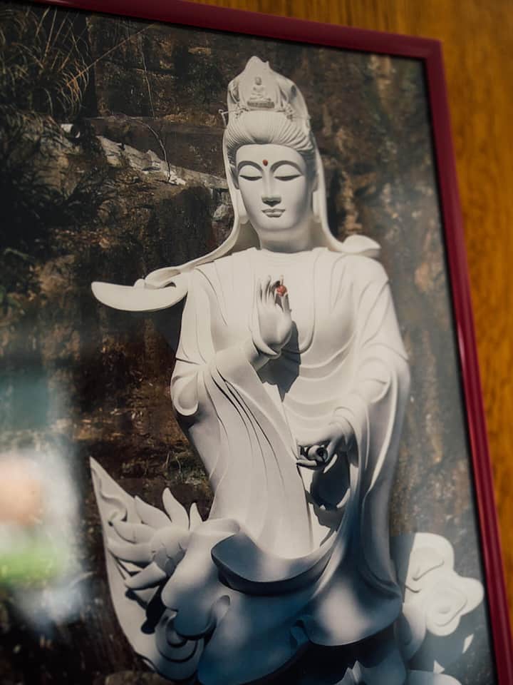 Hausen am Albis 26.09.2025 Beobachter Magazin Spezial «Sich Gutes tun» 22/2025 «Meditieren für Anfänger» Samuel Theiler, fotografiert am 26.09.2025 in Hausen am Albis. © Samuel Schalch