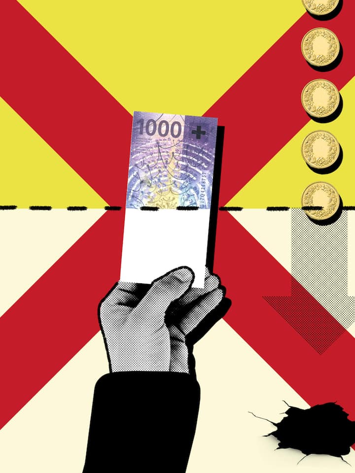 Eine 1000er Note neben Münzen, die in ein Loch fallen. Wie risikoarm Barrier Reverse Convertible wirklich sind.