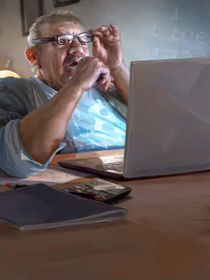 Rentner Walter Engler (Name geändert) vor dem Computer;