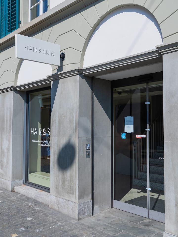 «Hair & Skin» nach der konkursamtlichen Versiegelung. Aufgenommen am 28.08.2024.