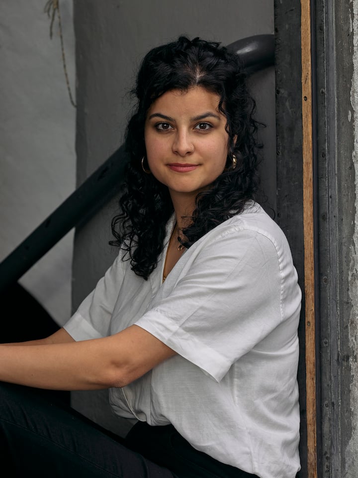 Porträt von Désirée Wenger - Bei intimen Szenen sind Schauspielerinnen und Schauspieler oft auf sich allein gestellt. Intimitätskoordinatorinnen wie Désirée Wenger wollen das ändern