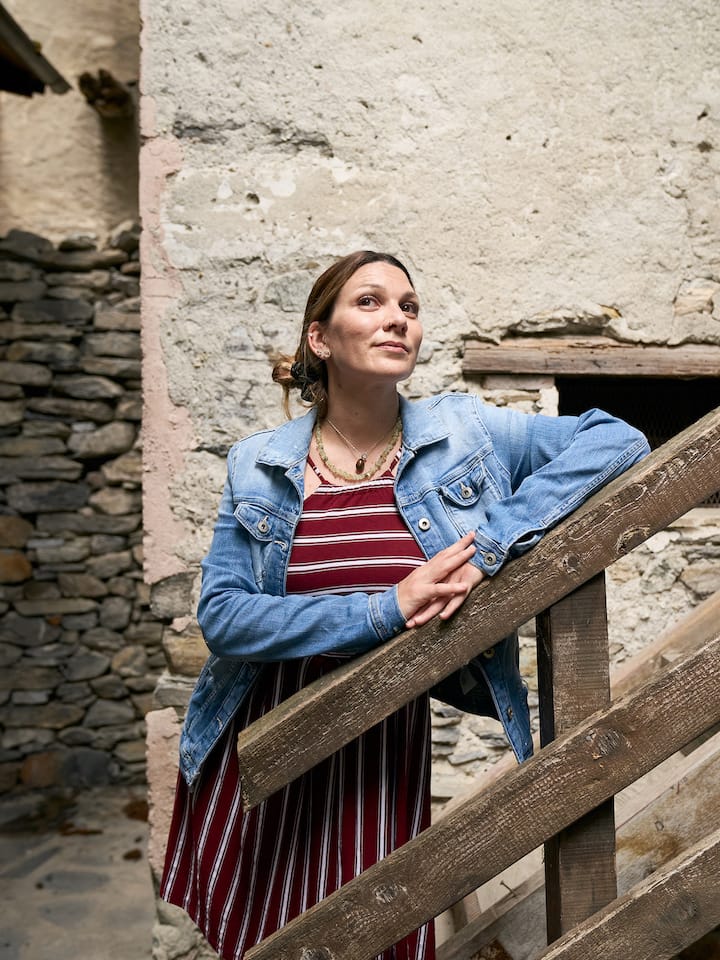 Bei der Beichte stellte sie den Priester zur Rede Mélanie Bonnard, Kandidatin für den Prix Courage 2024: Sie wirft einem Priester vor, sie missbraucht zu haben. Sie ging damit an die Öffentlichkeit. Inzwischen ist der Beschuldigte wieder im Amt.