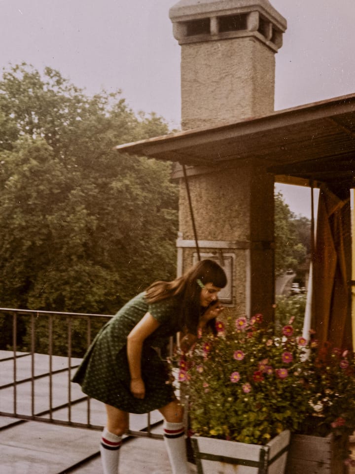 THUN, 24.08.2026 - Foto aus dem Privatarchiv von Beatrice. Die junge Beatrice.
Beatrice war in der Methernita-Sekte von Paul Baumann, genannt "Vatti" in Linden BE und spricht in der Doku-Serie "Der Engelmacher" von Marina Klauser ausführlich d…