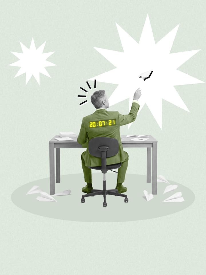 Ein Angestellter sitzt im Büro, bastelt Papierflieger und ein Countdown bis zum Ende der Kündigungsfrist ist auf seinem Rücken montiert - Der Aufbruch zu neuen Ufern beginnt oft direkt nach einer Kündigung. Doch welche Rechte und Pflichten haben Betroffene?