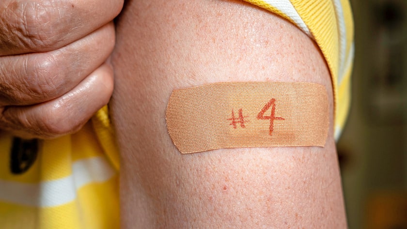 Impfen oder auf den neuen Omikron-Impfstoff warten? Auf einem Pflaster ist #4 (Nr. 4) notiert