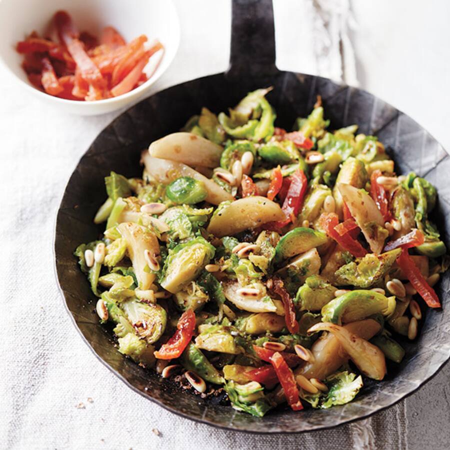 Lauwarmer Rosenkohl-Dahlienknollen-Salat