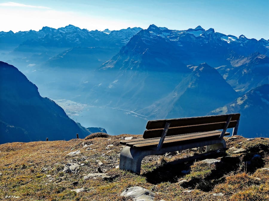 Das Bänkli auf dem Höhenweg vom Klingenstock zum Fronalpstock