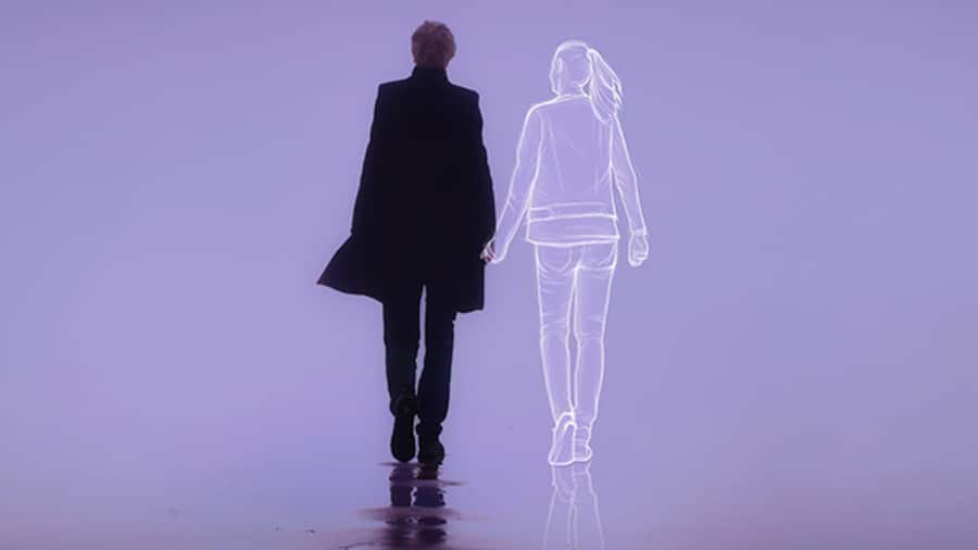 Ein einsamer Mann ist unterwegs, eine imaginäre Schattenfrau nimmt ihn bei der Hand.