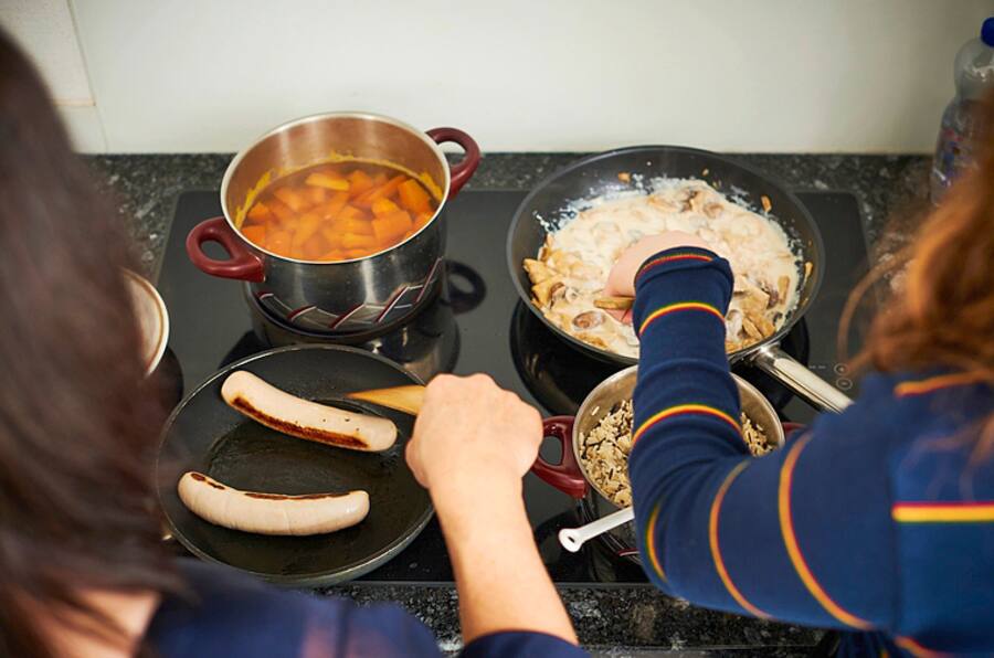 Hier wird für verschiedene Ernährungsformen gekocht