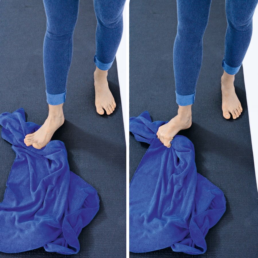 Eine Frau macht Fussgymnastik