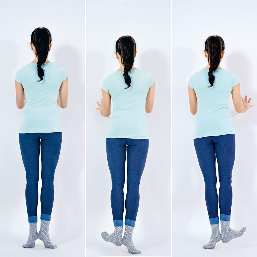 Eine Frau macht den Pinguinschritt.