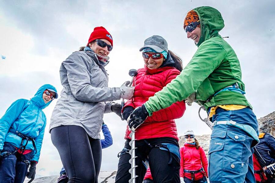 GIRLS ON ICE - SUISSE Expedition Findelgletscher