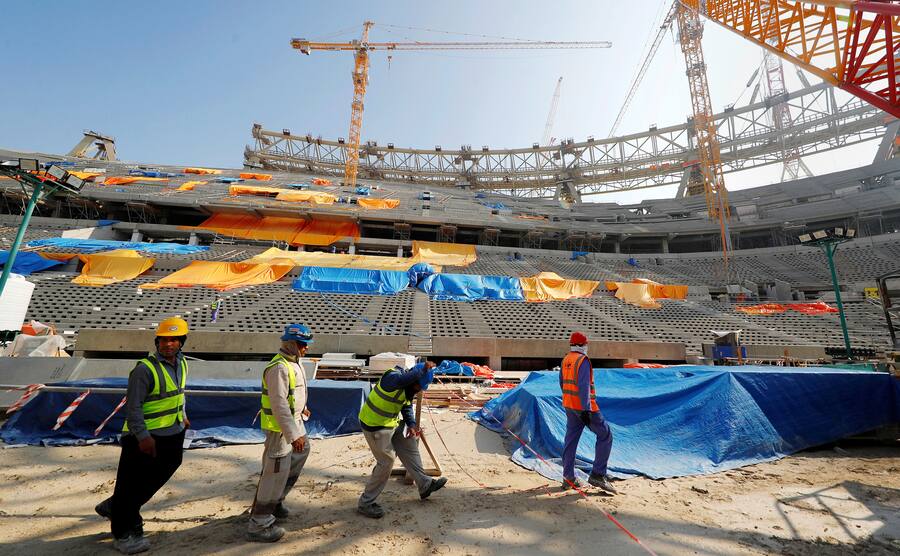 Bauarbeiter im Jahr 2019 im Lusail-Stadion in Doha (Katar)