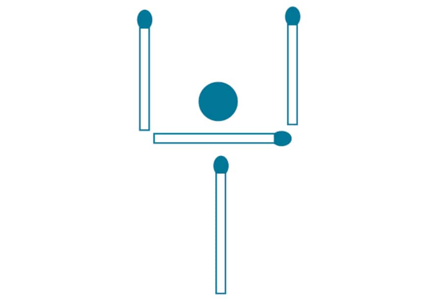 4 Streichhölzer bilden die Form eines Glases. In der Mitte des Glases befindet sich eine Olive.
