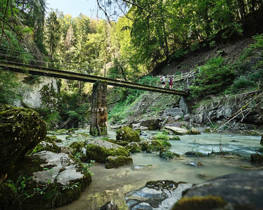 Brücke über den Bach Januia