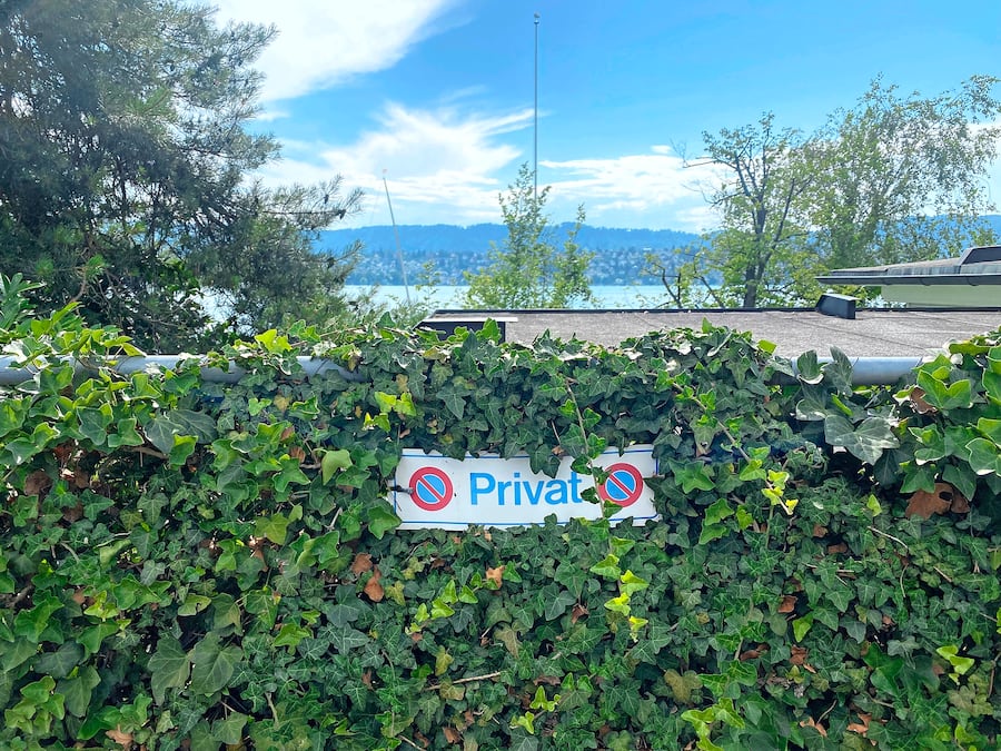 "Privat"-Schild in Herrliberg