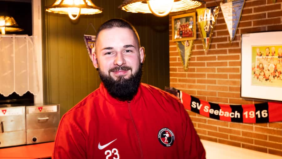 Drago Jelisavac, posiert fuer ein Portrait im Klubhaus des SV Seebach beim Sportplatz Buchwiesen in Seebach, in Zuerich, am Donnerstag, 22. August 2022. (Foto: Dominic Steinmann)
