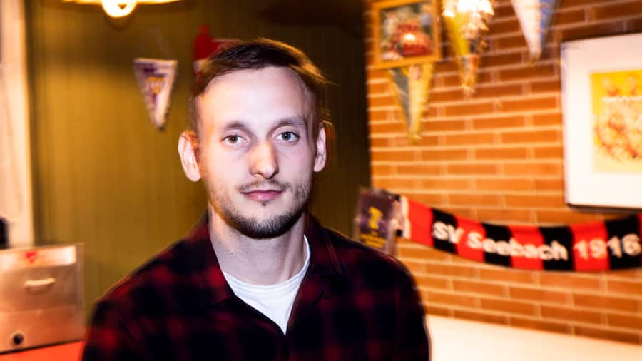 Rinor Kelmedi, posiert fuer ein Portrait im Klubhaus des SV Seebach beim Sportplatz Buchwiesen in Seebach, in Zuerich, am Donnerstag, 22. August 2022. (Foto: Dominic Steinmann)