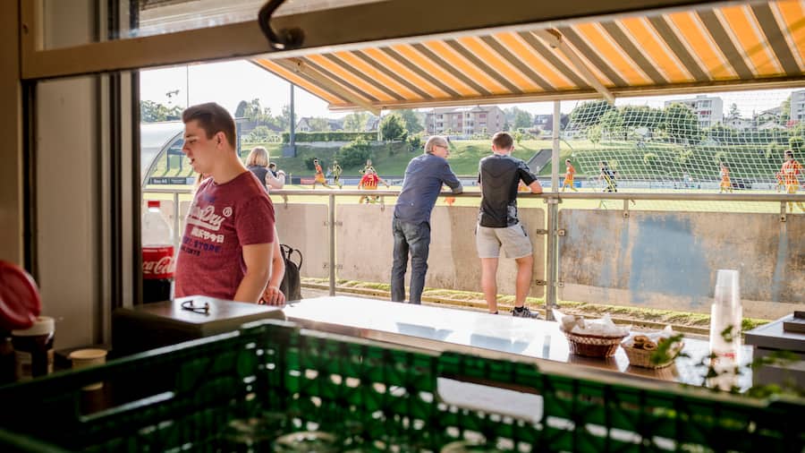 EMMENBRUECKE, 10.06.2017 - Blick vom Clubrestaurant aufs Spielfeld beim Spiel FC Emmenbruecke - FC Horw im Stadion Gersag. PHOTO BY PASCAL MORA