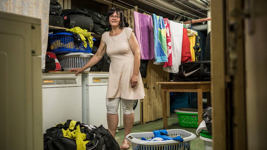 EMMENBRUECKE, 14.06.2017 - Eveline Pils, Chefin des Clubrestaurants / Kiosk des FC Emmenbruecke im Stadion Gersag. Ebenfalls ist sie auch fuer die Waesche der Trikots der Mannschaften verantwortlich. PHOTO BY PASCAL MORA