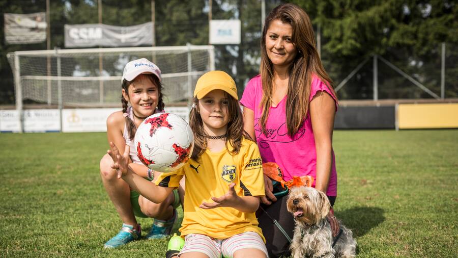 EMMENBRUECKE, 14.06.2017 - Die kleine Pamela Barcenas (Mitte) zusammen mit ihrer Mutter Karin Barcenas sowie Schwester Rebeca. PHOTO BY PASCAL MORA