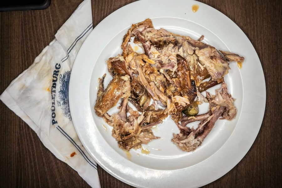 Richtig glücklich sieht das Huhn nicht mehr aus