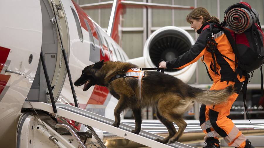 Wenige Stunden nach dem Erdbeben schickte die Schweiz ein Rettungsteam ins Katastrophengebiet.