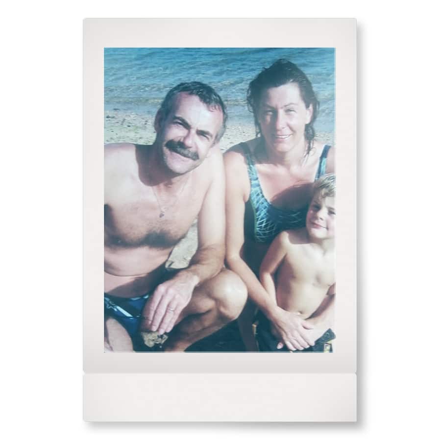 Christian Spengler mit seiner Familie als Polaroid. Ein Mann möchte mit Exit aus dem Leben scheiden. Das ist im Paraplegiker-Zentrum Nottwil nicht erlaubt. Das Thema stellt Pflegeeinrichtungen vor schwierige Fragen.