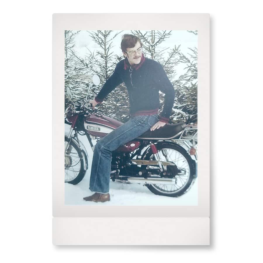 Polaroid von Christian Spengler auf einem Motorrad. Ein Mann möchte mit Exit aus dem Leben scheiden. Das ist im Paraplegiker-Zentrum Nottwil nicht erlaubt. Das Thema stellt Pflegeeinrichtungen vor schwierige Fragen.