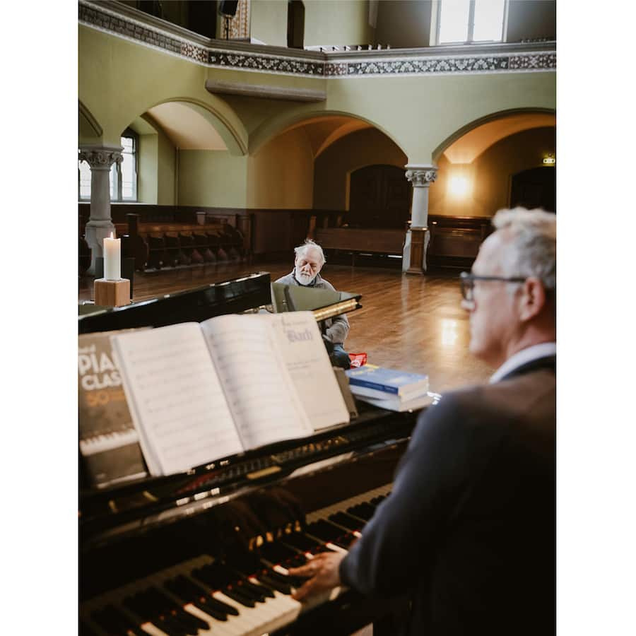 Für Jean Pierre Cotti macht Sacha Rüegg oft Musik.