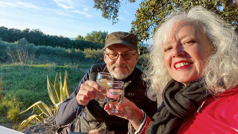 «Wir lassen uns einfach treiben»: Sylvia Fäh und Michel Godart bei Montpellier. Die Pensionierung als Startschuss in ein neues Abenteuer: Sylvia Fäh und Michel Godart haben ihr Haus verkauft und sind ins Wohnmobil gezogen.