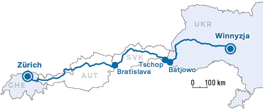 Die 2100-Kilometer- Route: von Zürich durch Österreich und die Slowakei nach Winnyzja. Zürich schenkt der ukrainischen Stadt Winnyzja alte Trams. Sie auszuliefern – dann noch mitten im Krieg –, ist ein bisschen verrückt. Eine abenteuerliche Reise über 2100 Kilometer in den Osten.