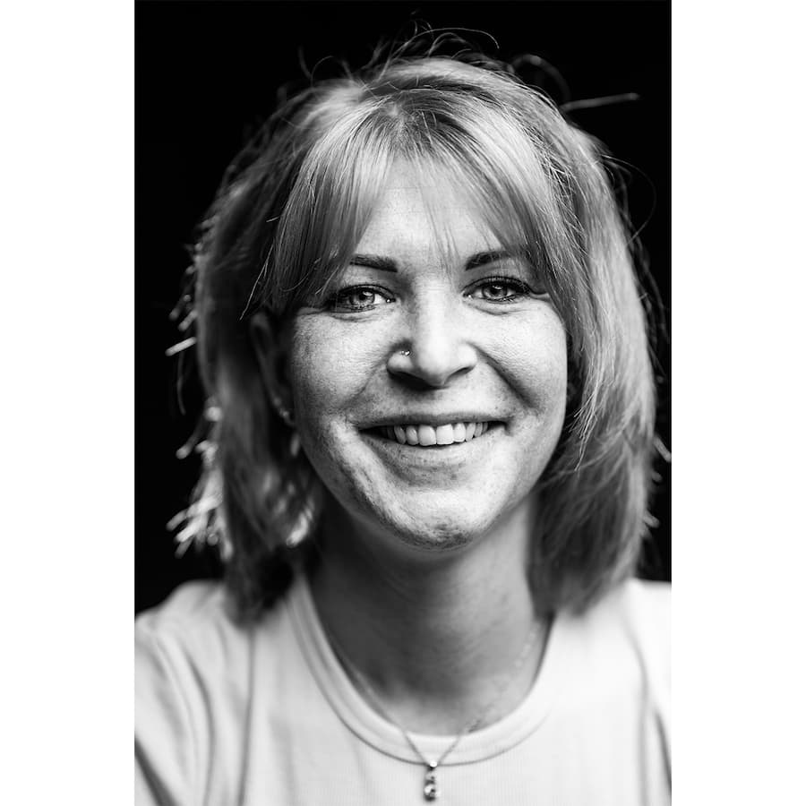 Die Coiffeuse arbeitete zehn Jahre lang bei Star-Coiffeur Valentino in Zürich. Seit 2017 ist sie selbständig in Rhäzüns GR, wo sie mit ihrem Mann und den zwei Kindern lebt.